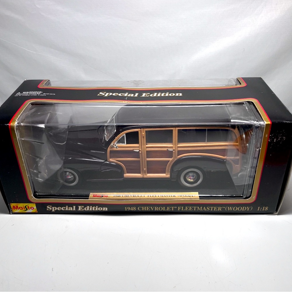1948 Chevrolet Fleetmaster Woody Maisto 1/18 Diecast Special Edition
